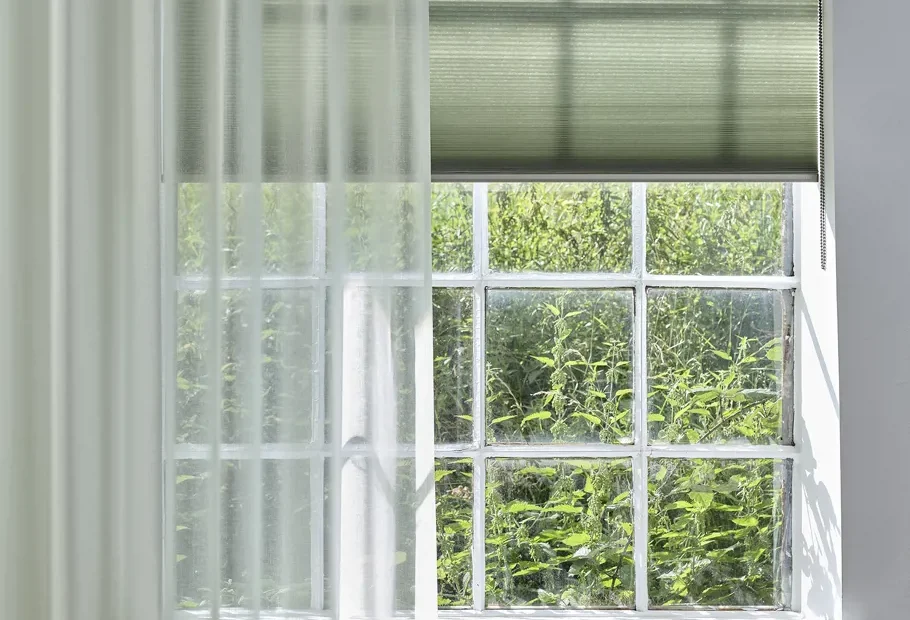 Plissegardin til solafskærming fra Fischer Gardiner