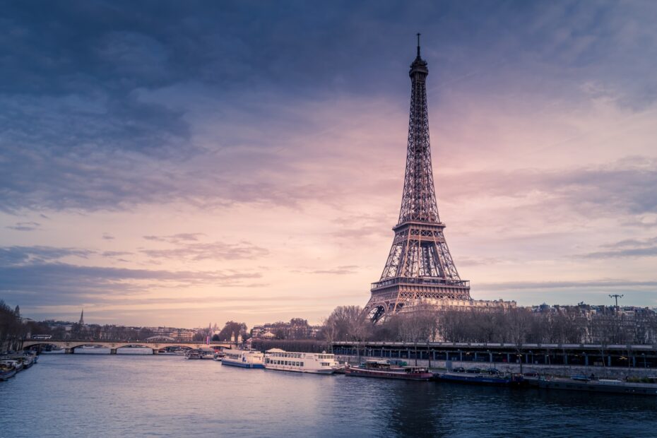 Fly til Paris